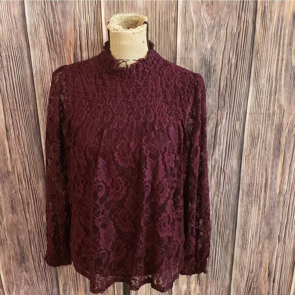 3 for $25 Cable and Gauge Lacy Top - Picture 6 of 12